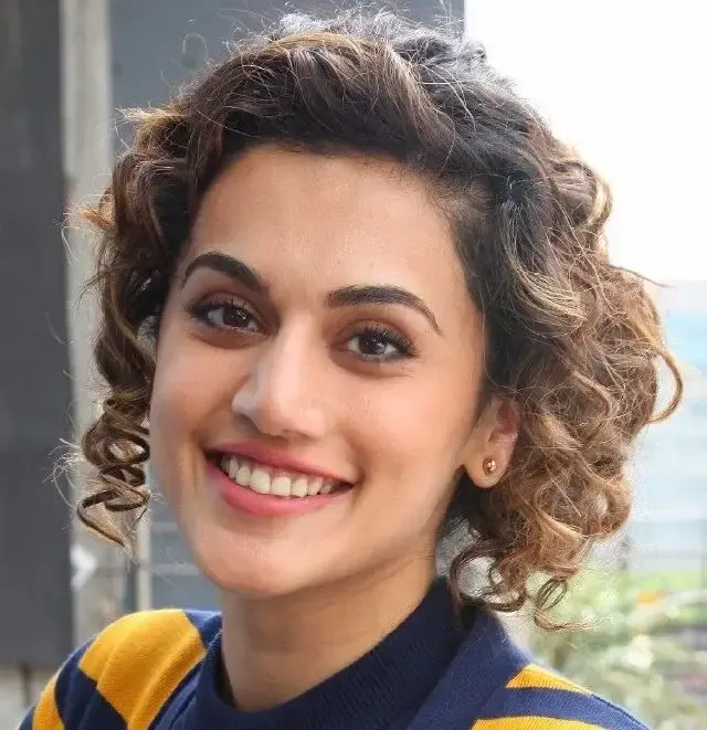 BEAUTIFUL INDIAN ACTRESS TAAPSEE PANNU OILY FACE CLOSEUP